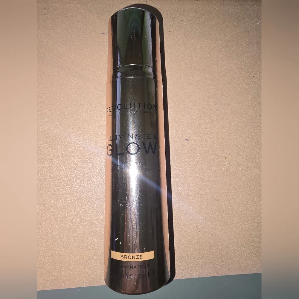 Revolution Illuminate & Glow Bronzer - Bronze